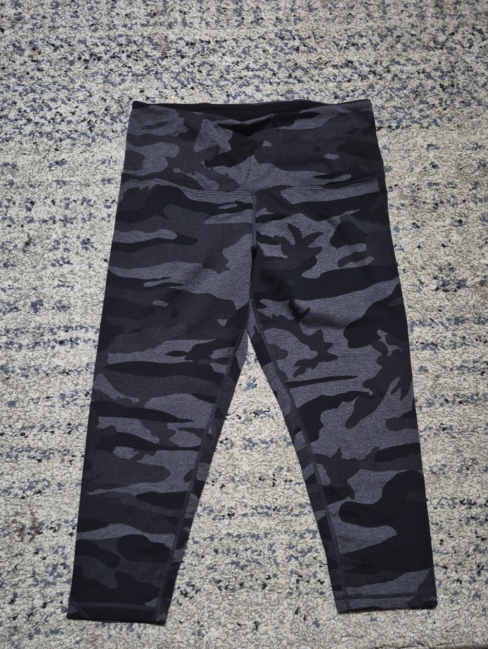 Tuff Athletics Black & Gray Camo Cropped Leggings